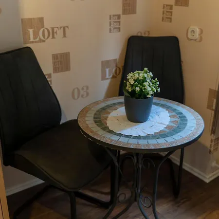 Entspannter Erwin In Ruhiger Waldrandlage Mit Balkon Und Kamin * Marburg